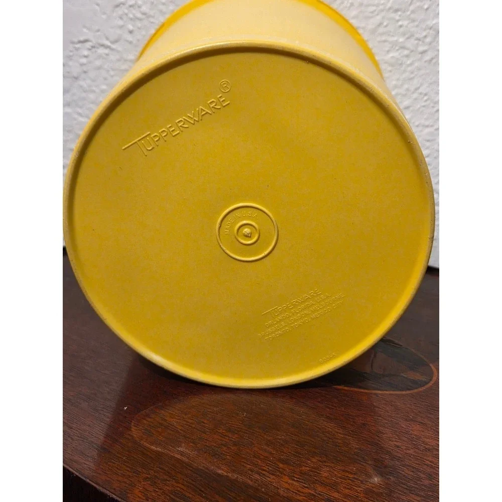 Vintage Tupperware Servalier Canister‎ 805-3 Yellow Sunburst Lid 8.5 Inch